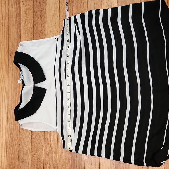 Elle striped tank top flowy black and white striped size small - Picture 2 of 3